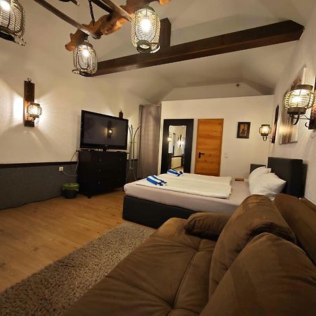Pension Riverside In Leverkusen Hitdorf Am Rhein - Zentral An Der A1 Und 59 Exteriör bild