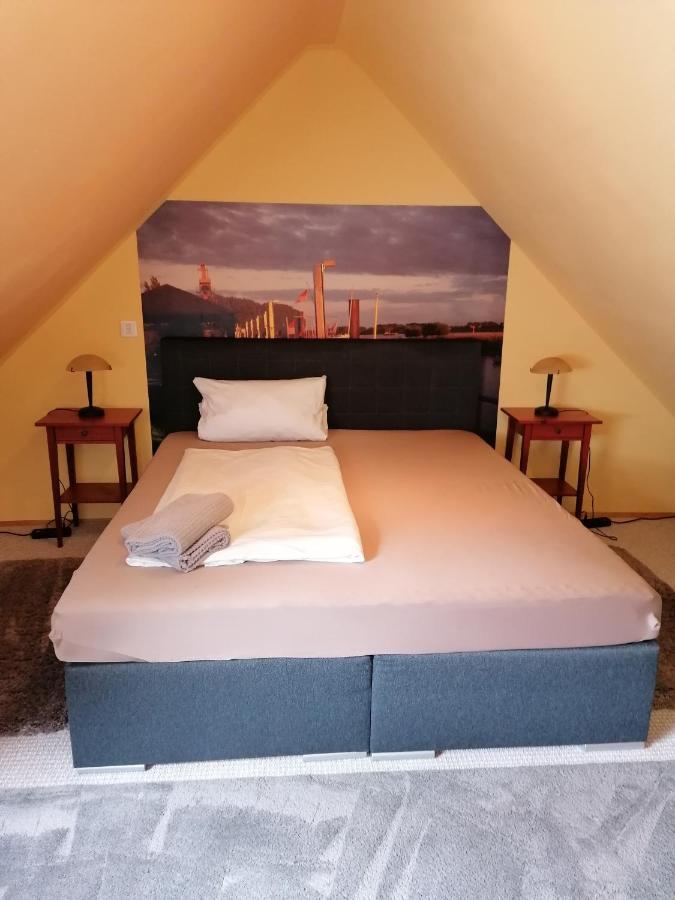 Pension Riverside In Leverkusen Hitdorf Am Rhein - Zentral An Der A1 Und 59 Exteriör bild