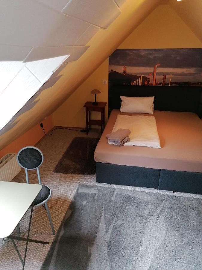 Pension Riverside In Leverkusen Hitdorf Am Rhein - Zentral An Der A1 Und 59 Exteriör bild