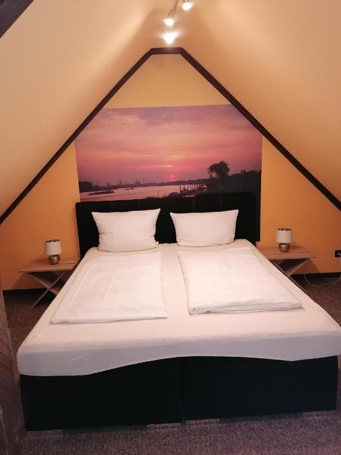 Pension Riverside In Leverkusen Hitdorf Am Rhein - Zentral An Der A1 Und 59 Exteriör bild