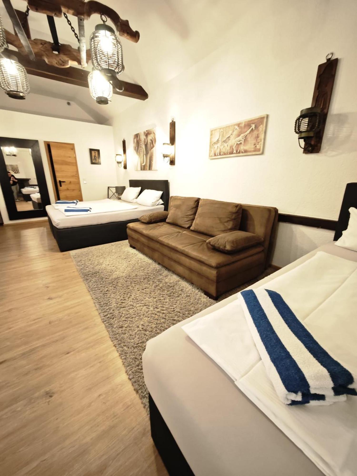 Pension Riverside In Leverkusen Hitdorf Am Rhein - Zentral An Der A1 Und 59 Exteriör bild